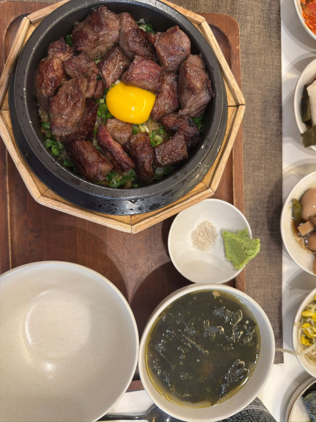 스테이크 솥밥 이미지 1